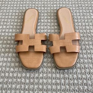 Sandals tan size women’s 6.5
